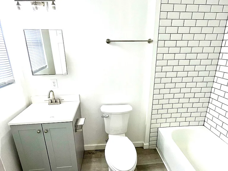 2131 Williams Ave #6 — Photo 12