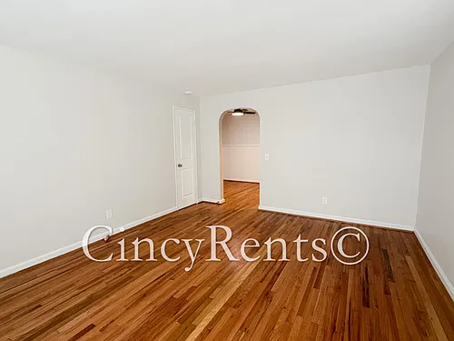 1263 Morten Unit: 2 | 1bd 1ba -Neighborhood: Hyde Park | 1st Floor |650 Square Feet | Heat pd! Ga... — Photo 3