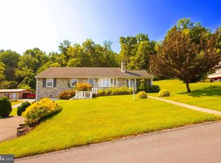 735 Locust St, Mount Wolf, PA 17347