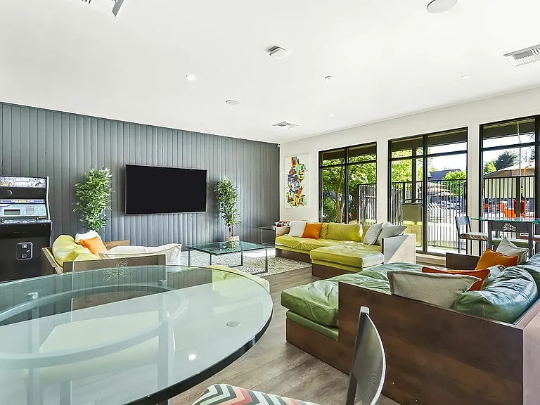 3225 Kinsrow Ave - WEB-24