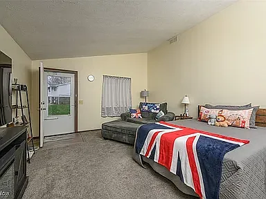 2 bed, 728 sqft, $1,050 — Photo 3