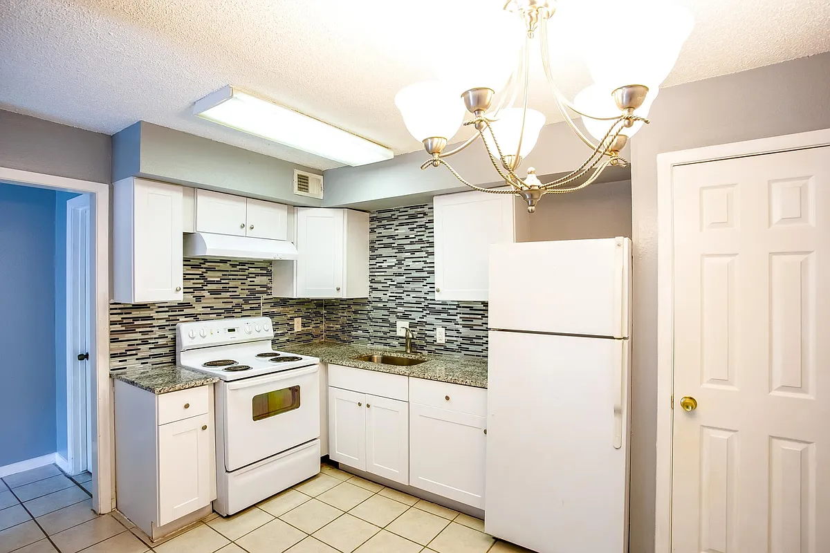 Building Photo - 2215 Mission Hill Cir #102