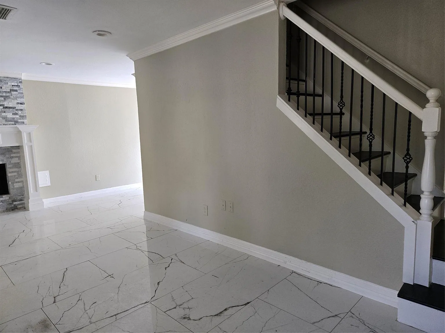3 bed, 2.5 bath, 1415 sqft, $1,900 — Photo 4