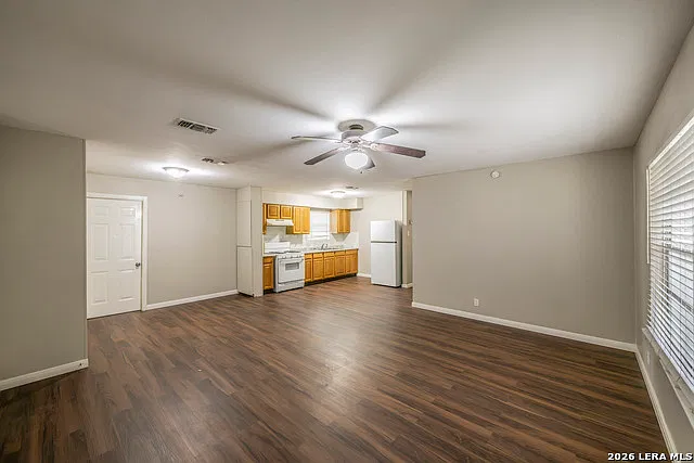 3 bed, 1.0 bath, 1270 sqft, $1,395 — Photo 3