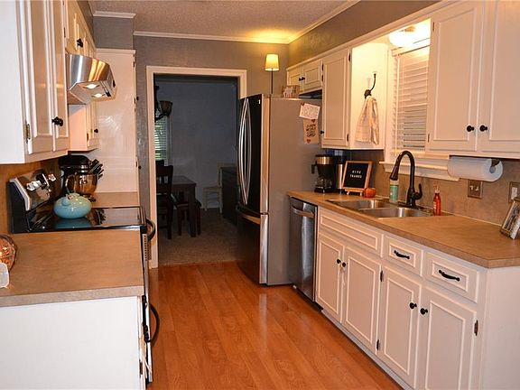 2nd image of 721 Clarence Dr