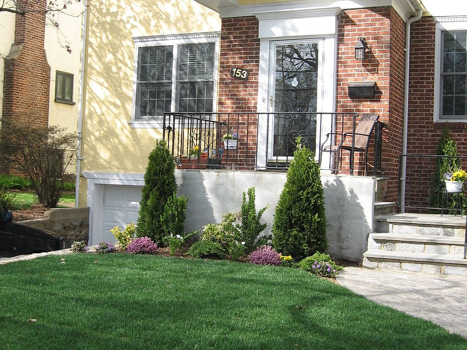 1st image of 153 E Devonia Ave