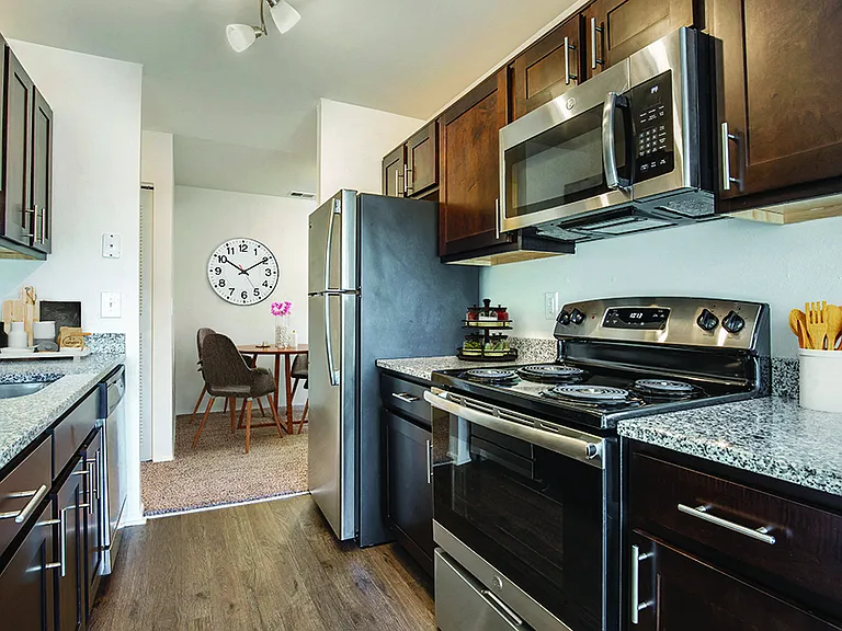 Westwinds Apartments — Photo 8