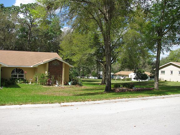 Landscaped w mature oaks