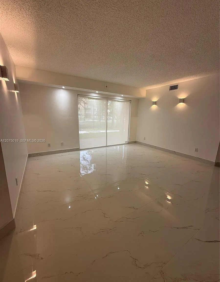 Royal Palm Place — Photo 1