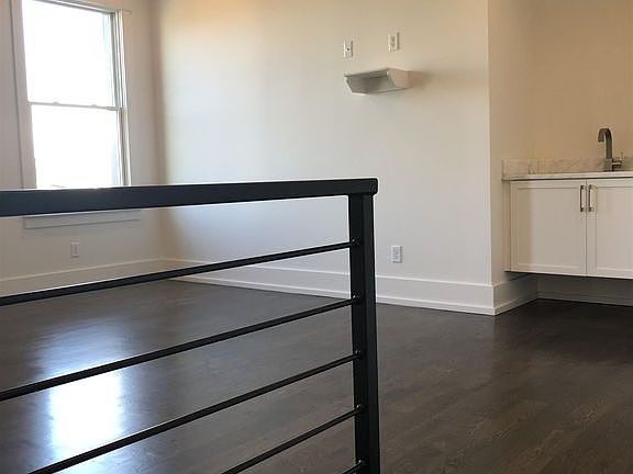 5th image of 1708 15th Ave S #A