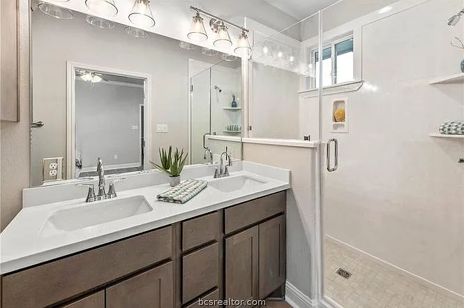 1311 McQueeny Dr — Photo 5