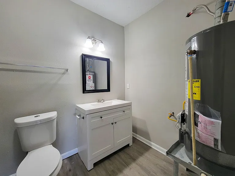 4909 Holloway Dr — Photo 15