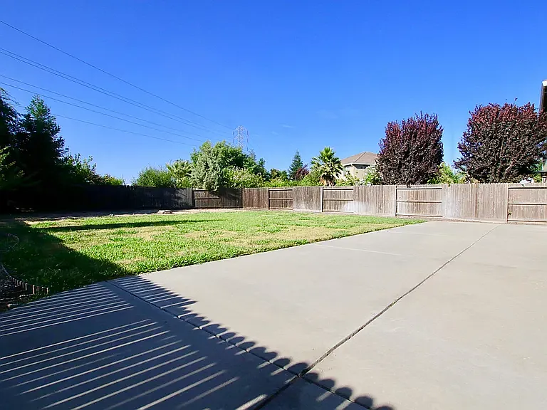 833 Round Hill Dr — Photo 27