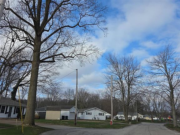4th image of 976 Oakwood Dr