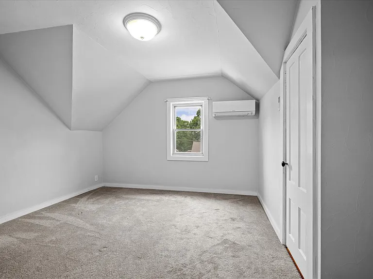 150 Malvern Rd #2 — Photo 4