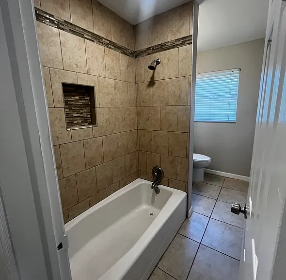 Guest Bath View #1: Tub/Shower combo
