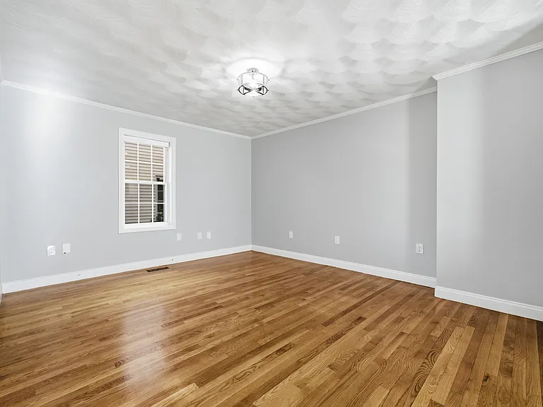 25 Sutton St #25 — Photo 12