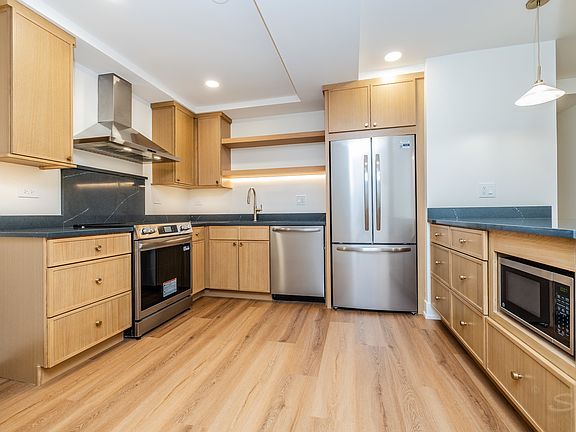 5th image of 406 Franklin Ave APT 1B