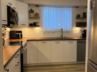 Riverbend The, Edmonton, AB T6H 5S9