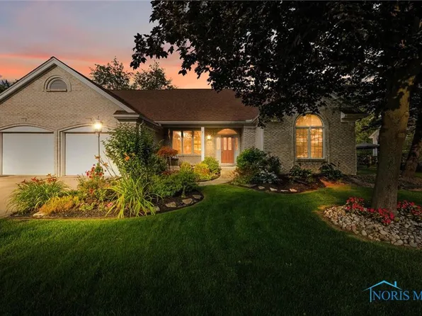 415 Cove Harbour Dr E, Holland, OH 43528