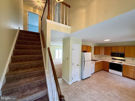 3rd image of 2814 Kingston Dr