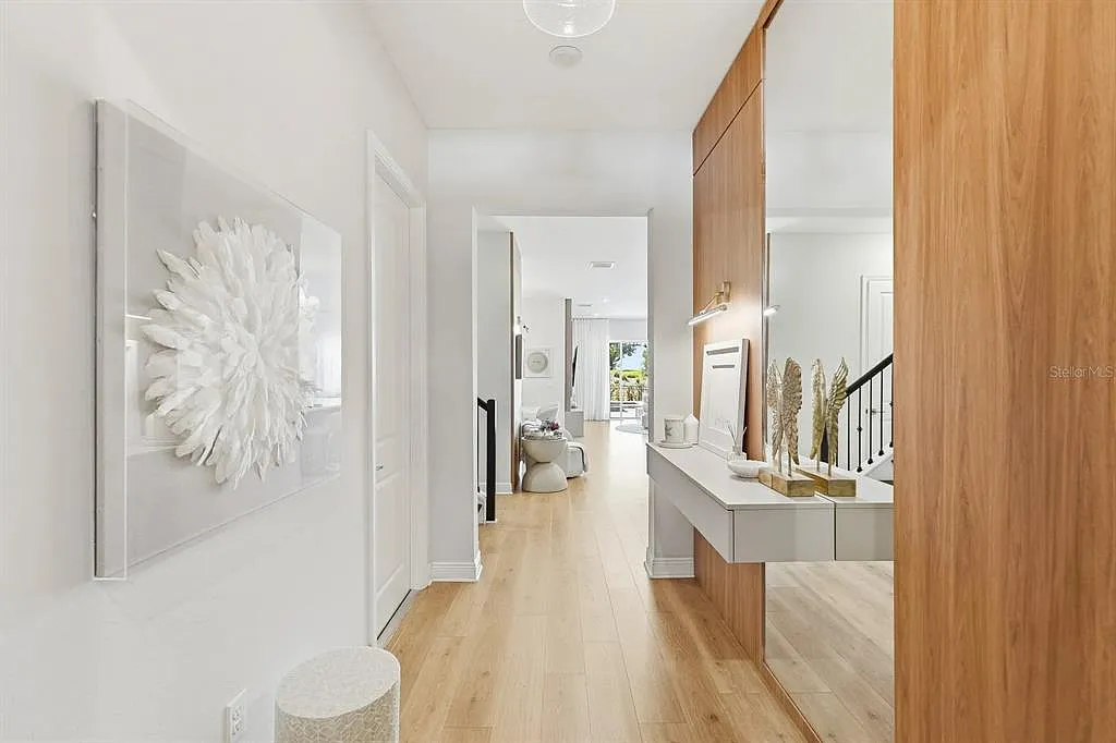 5 bed, 3.5 bath, 3115 sqft, $6,800 — Photo 2