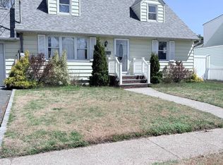 3 Po Ln, Hicksville, NY 11801