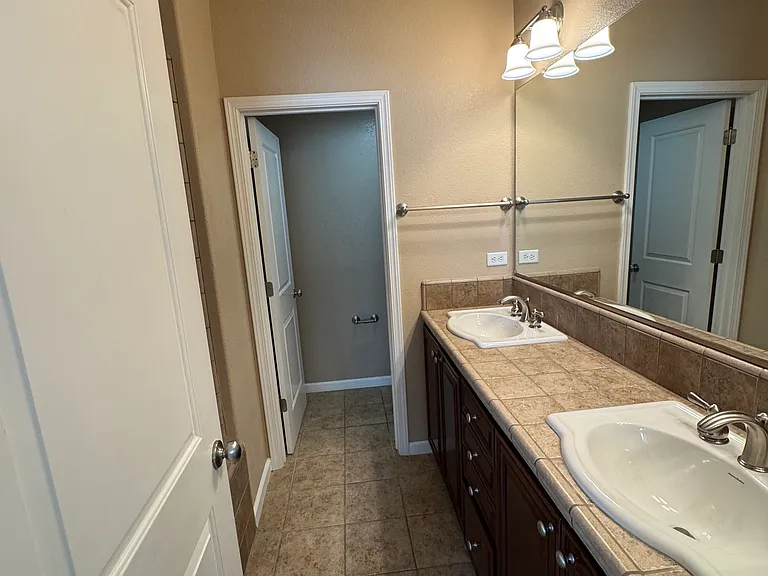 1679 Lone Oak Trl — Photo 13