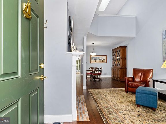 2nd image of 244 Gladstone Way