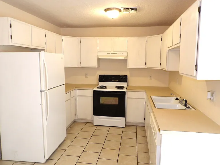 1411 NW Lake Ave #A — Photo 3