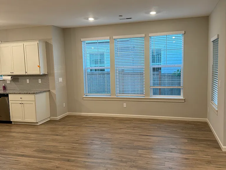 6947 SE Red Alder St — Photo 8
