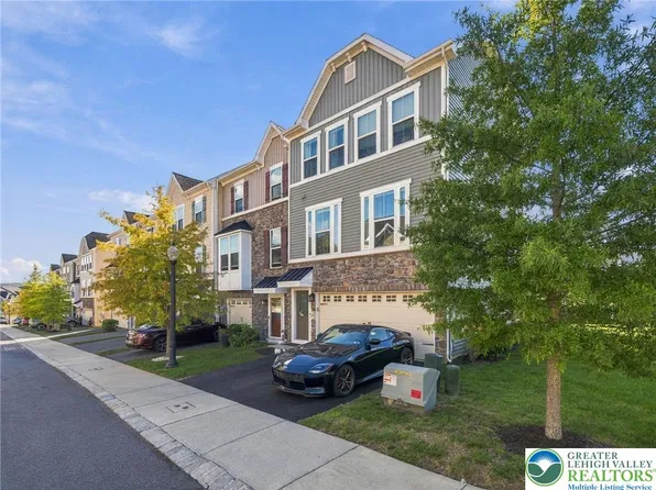 2433 Emanuel Ct, Easton, PA 18045