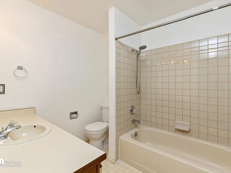 1831 Commodore Dr — Photo 13