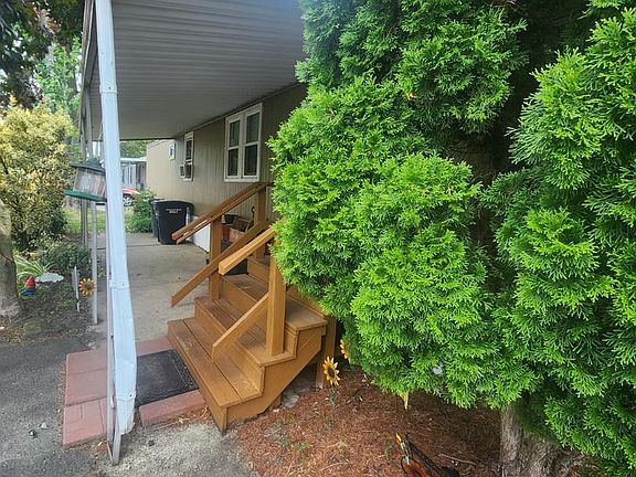 3rd image of 108 Georgia Ave