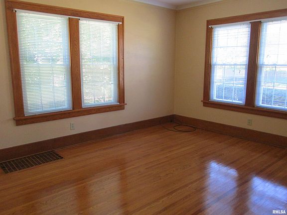 5th image of 612 W Albany Ave