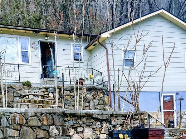 439 Midland Ave, Belle, WV 25015