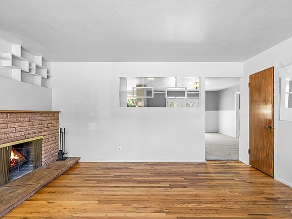3rd image of 708 S Phillippi St
