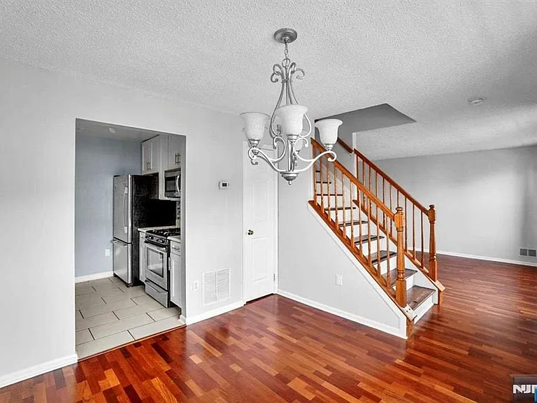 100 Callahan Ct — Photo 12