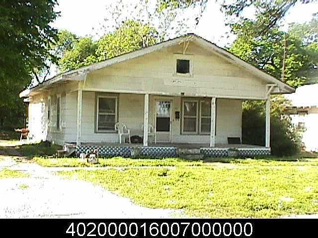 2nd image of 813 W 9th St