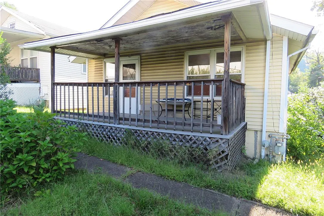676 Hamilton Rd photo 1