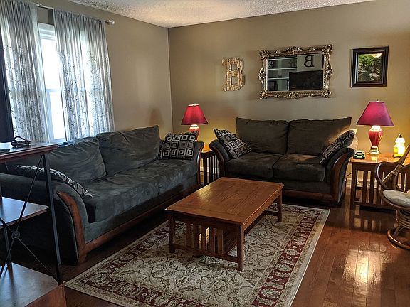 4th image of 128 Elwood Ave