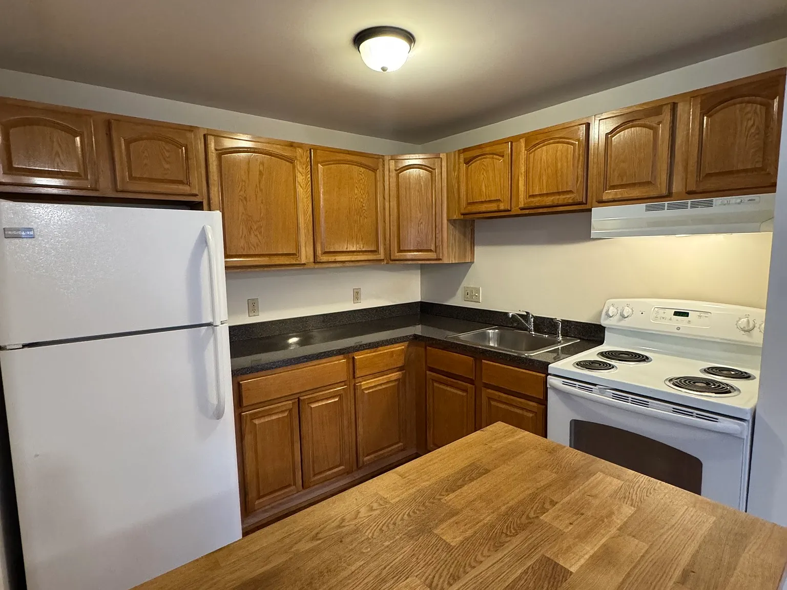 Studio, 3688 sqft, $1,200 — Photo 3