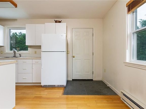 5th image of 28 Bay Lawn Ave