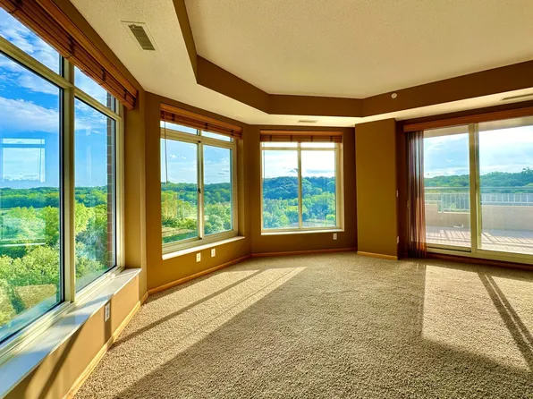 8301 Creekside Cir APT 640, Bloomington, MN 55437