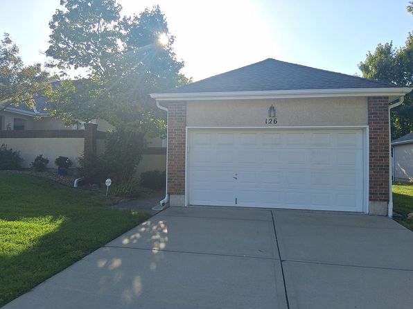 126 SW Hillcrest Ln