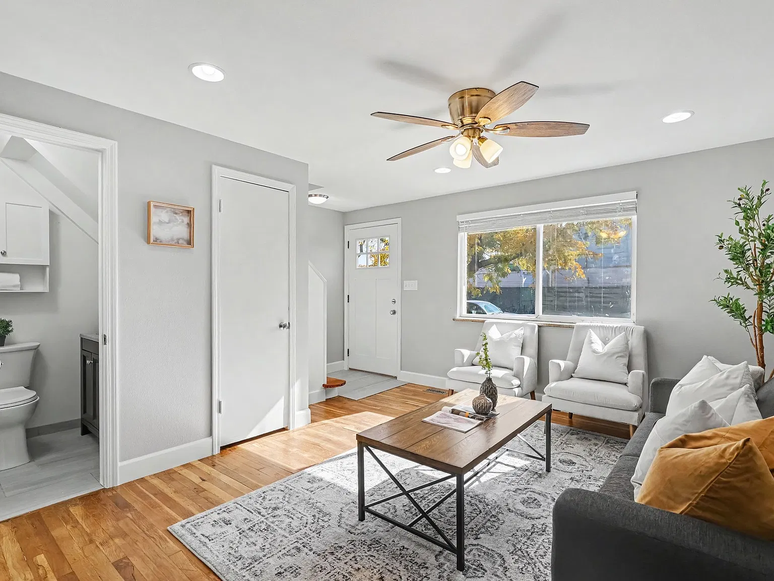 2 bed, 2.5 bath, 950 sqft, $1,849 — Photo 2
