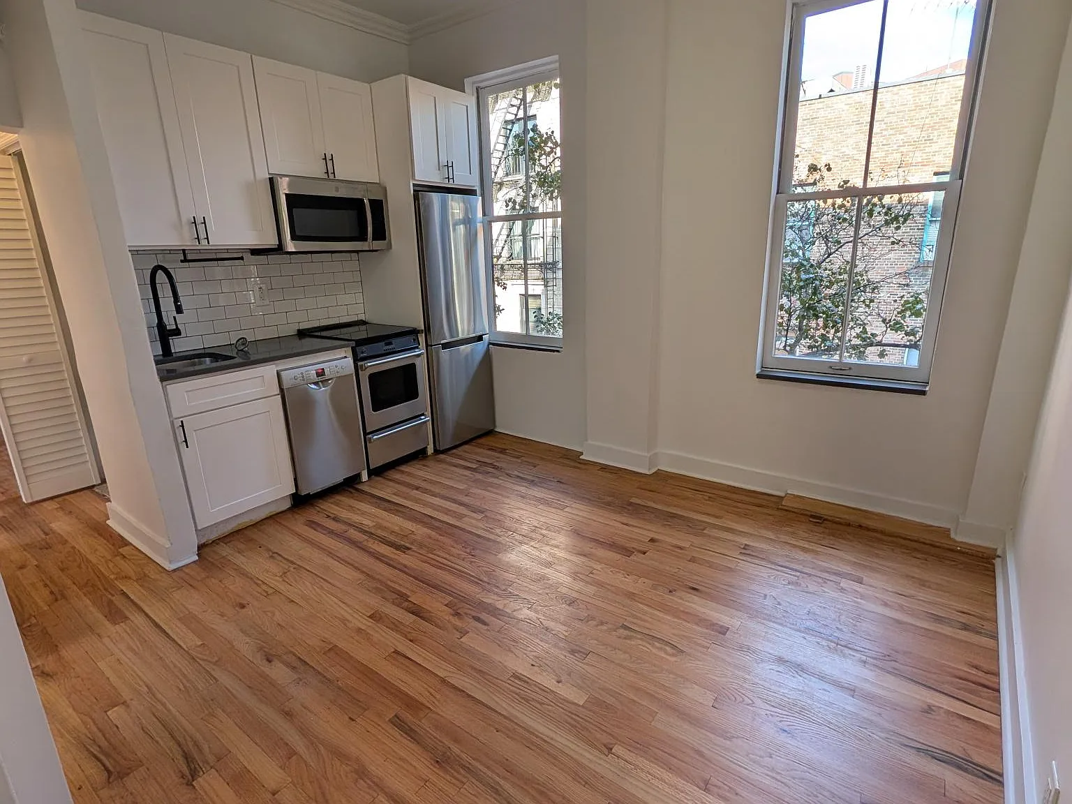 17 Perry Street — Photo 1
