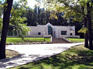 27027 W Thirteen Mile Rd, Franklin, MI 48025