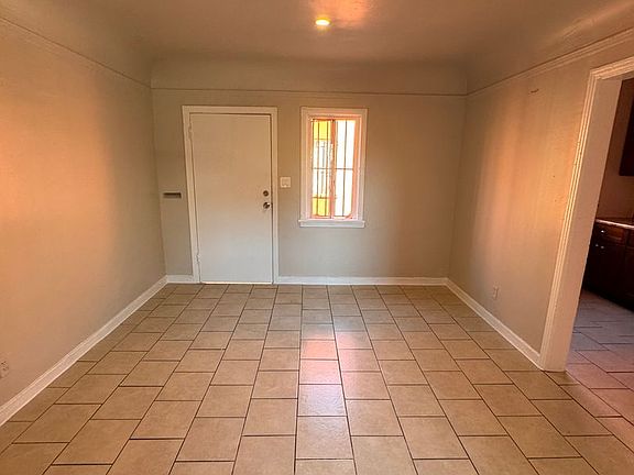 3rd image of 195 W 41st Pl Unit 1/2