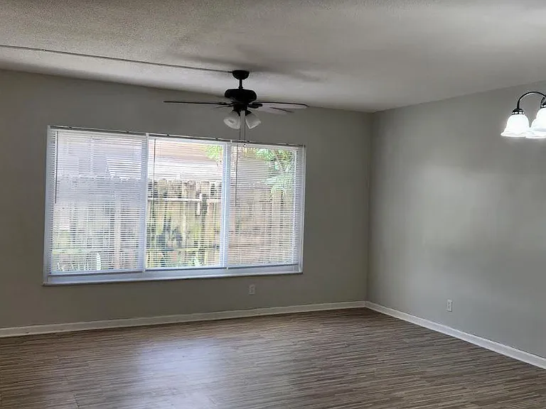 1420 SE 4th Ave #2 — Photo 9